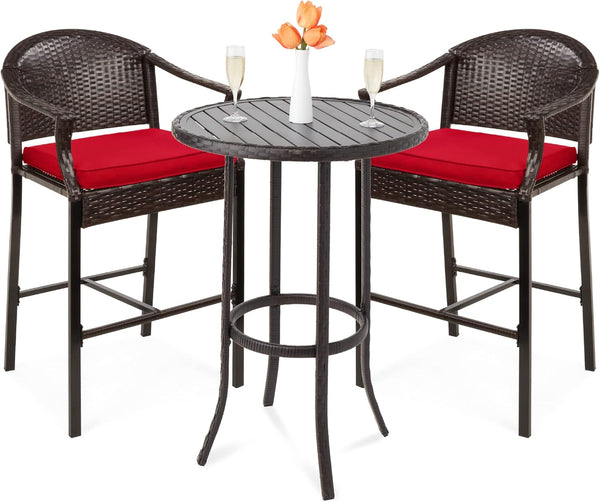 Best Choice Products Juego de mesa de bar de patio de 3 piezas, muebles de mimbre para exteriores, altura de barra de bistró para patio, piscina, balcón con taburetes, cojines, marco de acero, color marrón/rojo