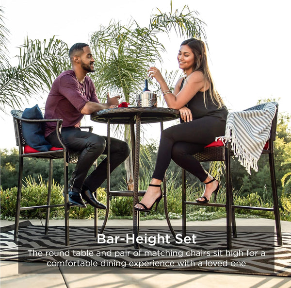 Best Choice Products Juego de mesa de bar de patio de 3 piezas, muebles de mimbre para exteriores, altura de barra de bistró para patio, piscina, balcón con taburetes, cojines, marco de acero, color marrón/rojo